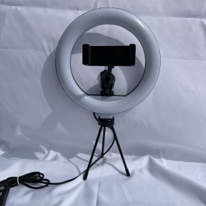Ringelys med smartphone holder til streaming og videooptagelse.