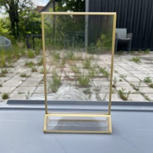 Elegant display stand til events og udstillinger, ideel til at fremvise produkter eller information.